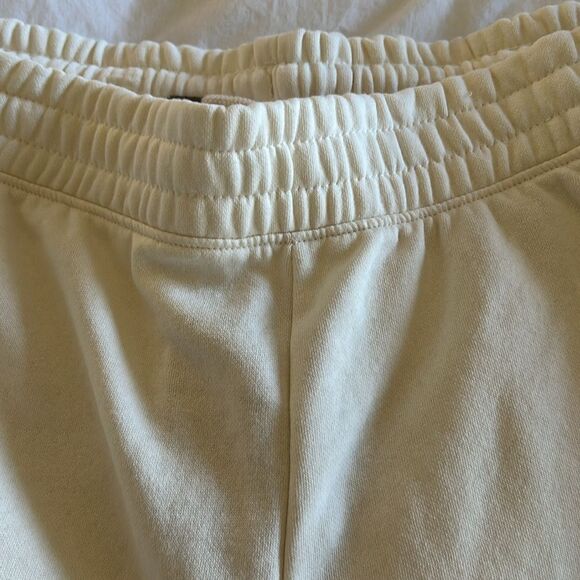 The North Face Women’s Evolution Shorts, White dune, size XXL, NWT - Picture 4 of 8